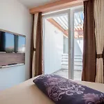 Cozy In With Wifi 公寓 *