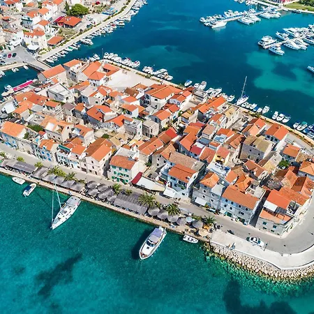 2 Bedroom Amazing In Apartment *