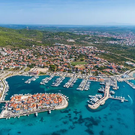 2 Bedroom Amazing In Apartment Vodice