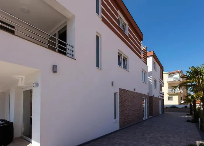 2 Bedroom Amazing In Appartamento Vodice