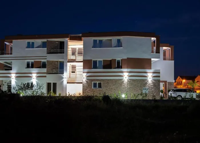 2 Bedroom Amazing In Appartamento Vodice